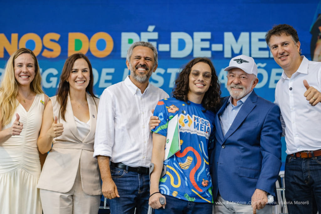 Programa Pé-de-Meia registra redução de 43% na evasão escolar no ensino médio