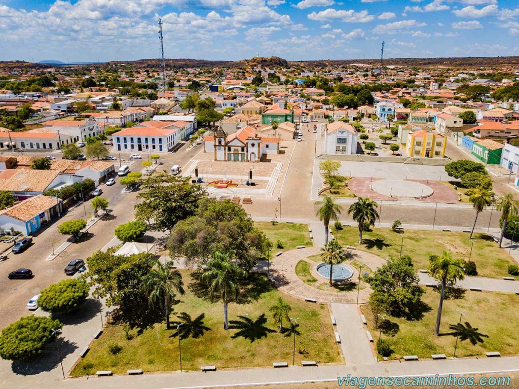 Debate sobre transparência em obras públicas expõe fragilidades municipais e risco de desperdício de recursos