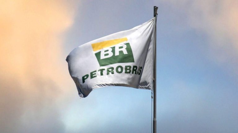 Alta de R$ 0,38 por litro no diesel da Petrobras pressiona logística e eleva risco inflacionário no Brasil