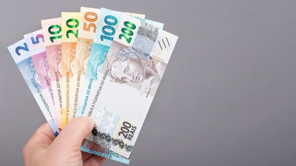 Governo projeta salário mínimo de R$ 1.717 em 2027 e recoloca política de valorização no centro do debate social